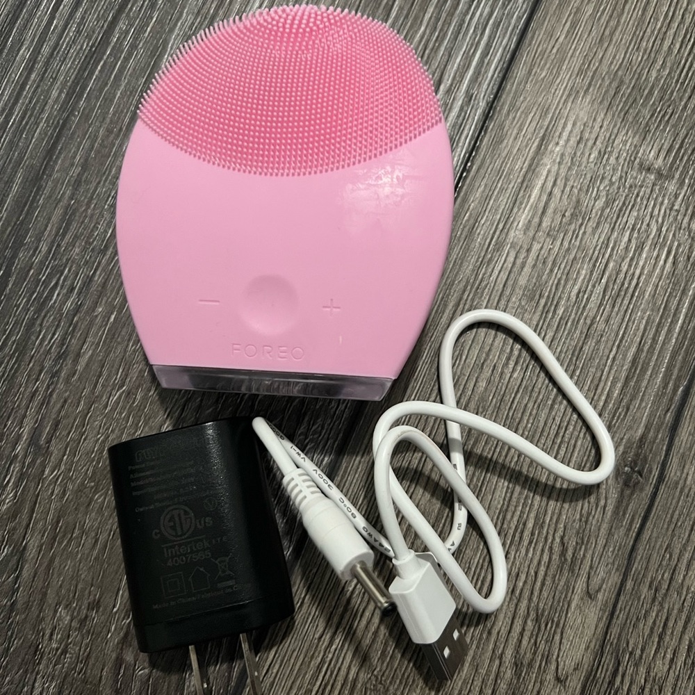 Foreo facial cleaning tool for normal skin